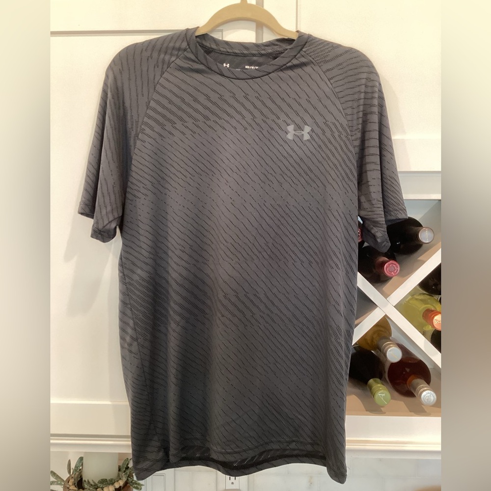 Men’s Under Armour Heatgear Loose T-Shirt. (M)